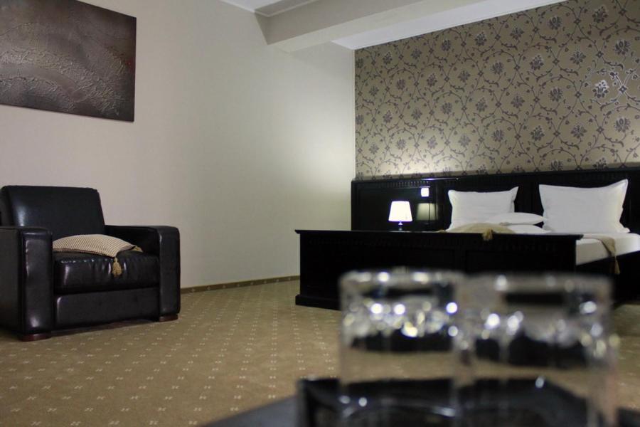 Hotel Imperium Сучава Экстерьер фото