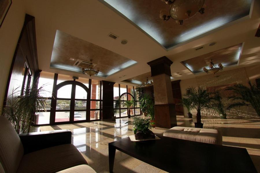 Hotel Imperium Сучава Экстерьер фото