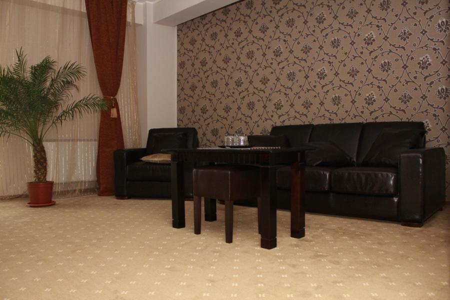 Hotel Imperium Сучава Экстерьер фото
