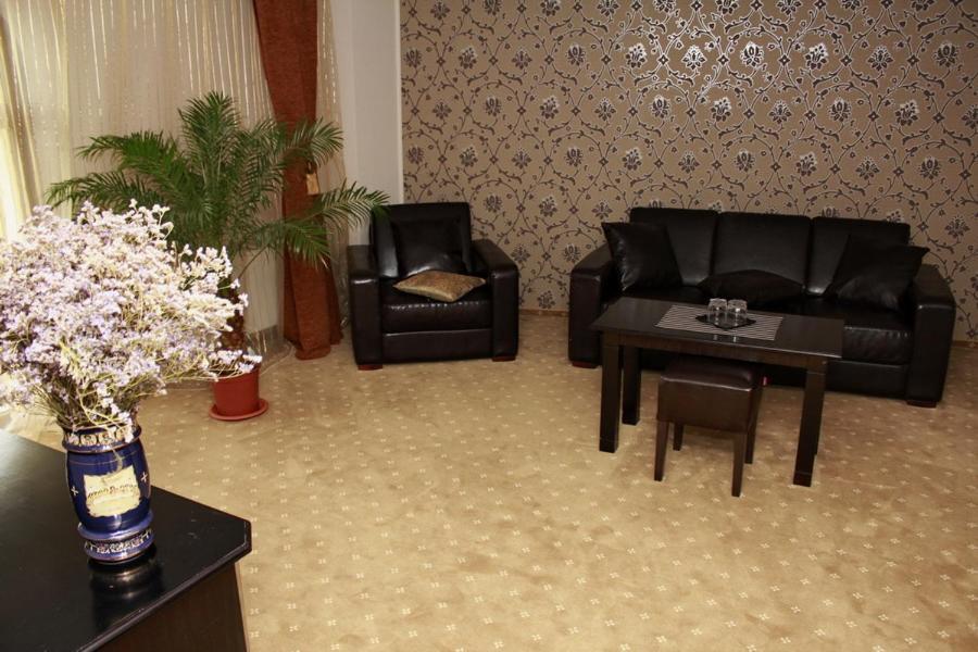 Hotel Imperium Сучава Экстерьер фото