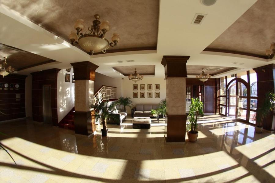 Hotel Imperium Сучава Экстерьер фото